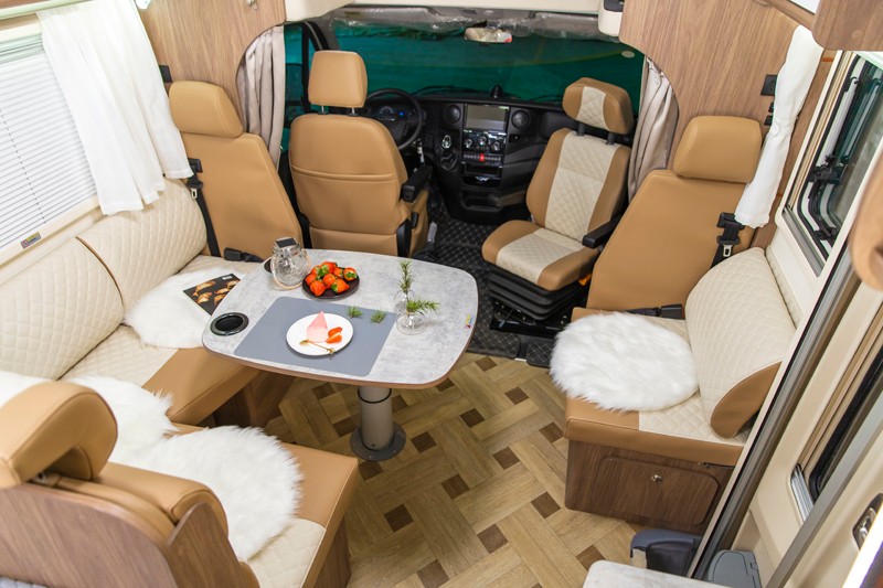 游名城，選房車，這里兩不誤