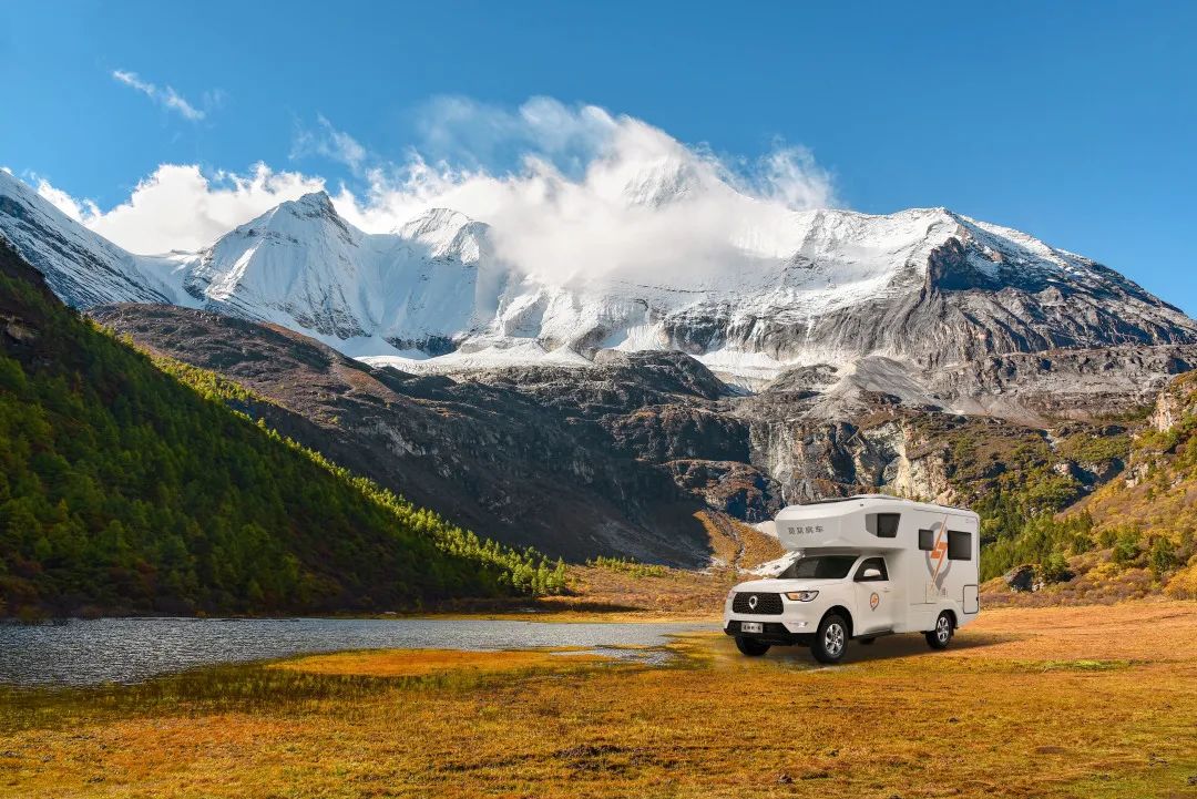 為什么覽眾房車要采用玻璃鋼“三明治”車身結構？
