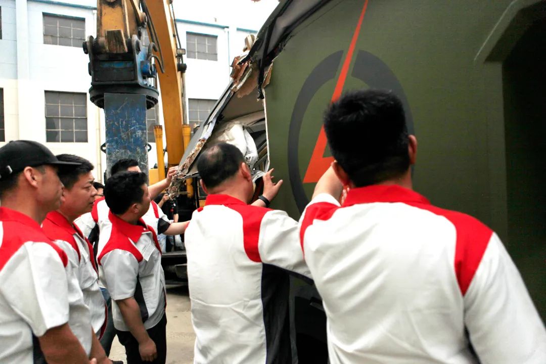 砸掉山海炮旅居車，覽眾房車究竟在搞什么？