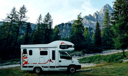 疫情推動了露營的流行，房車才是露營的頂流